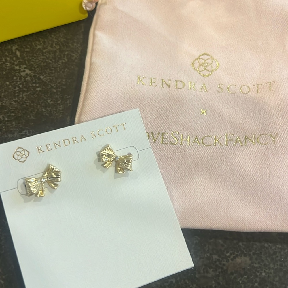BRAND NEW LOVE SHACK FANCY x KENDRA SCOTT bow earrings SOLD OUT!